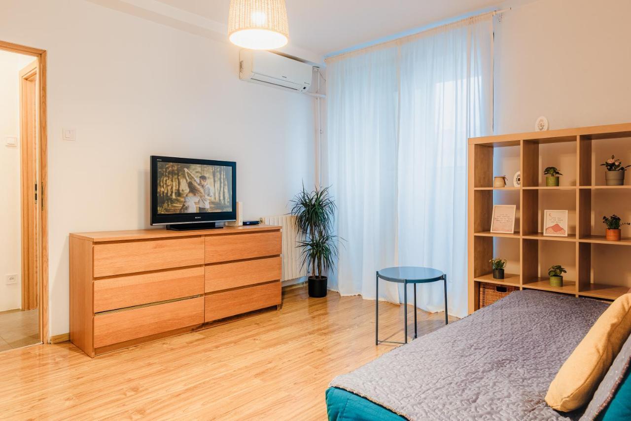 City Center Downtown Apartment Boekarest Buitenkant foto
