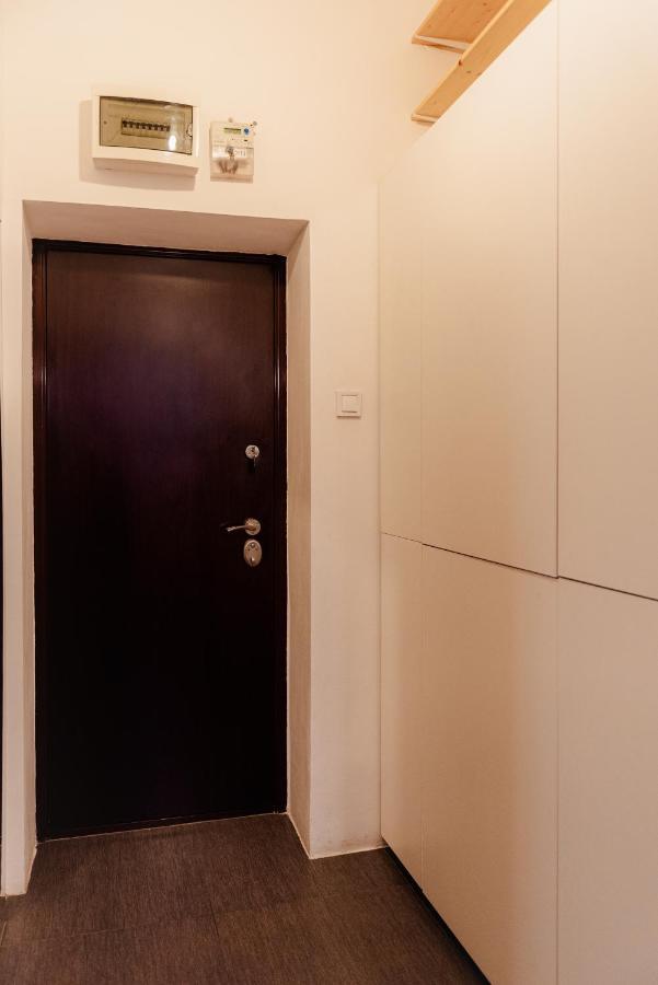 City Center Downtown Apartment Boekarest Buitenkant foto